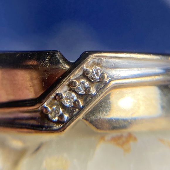 10k Yellow gold “Z” Shaped Diamond Ring Unisex - Picture 5 of 8